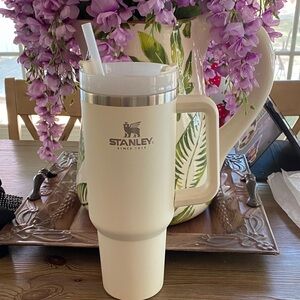 Stanley Cream Travel Mug 40 ounces NWOT